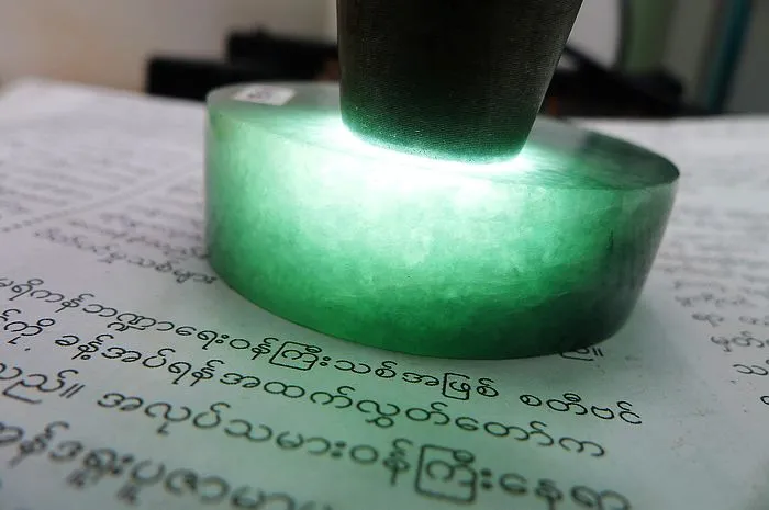Natural Jade Rough Jadeite Raw (110g,5.2X1.6cm)