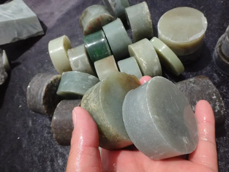 Natural Kunlun Jade Rough Nephrite Remains 25 pieces